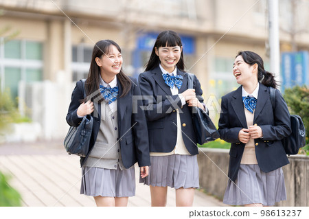 女高中生上校服 98613237
