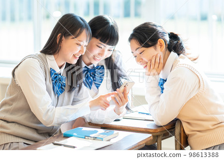 High school girl smartphone classroom 98613388
