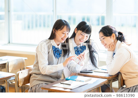 High school girl smartphone classroom High school girl smartphone classroom 98613390