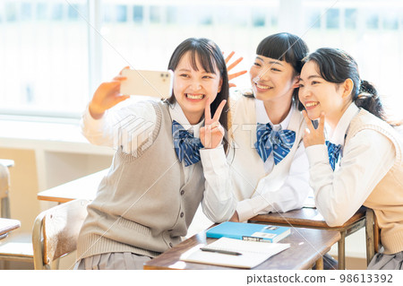 High school girl taking a selfie with a smartphone 98613392