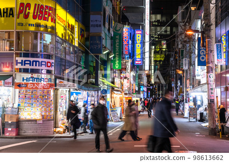 “東京”秋葉原電器城/城市夜景 “東京”秋葉原電器城/城市夜景 98613662