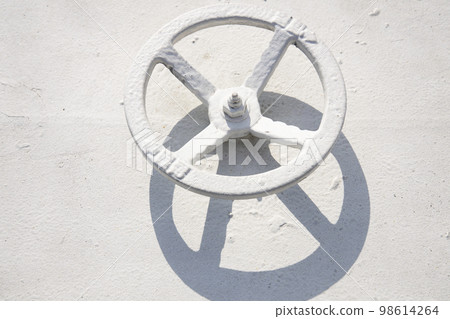 circular white rotating body circular white rotating body 98614264