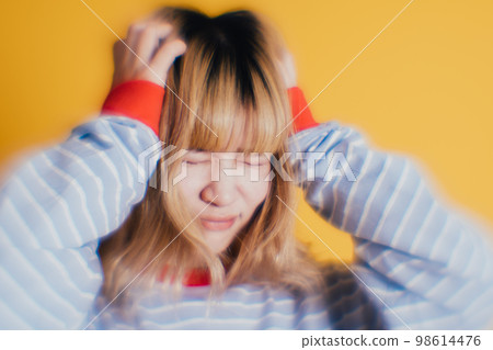 Troubling women Troubling women 98614476
