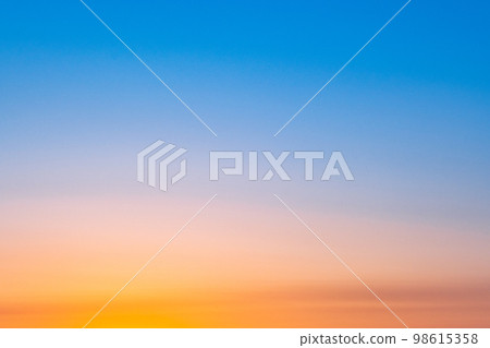 傍晚的天空的漸變 傍晚的天空的漸變 98615358