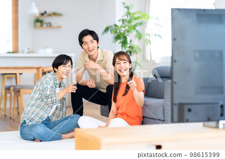 Friends men and women share house lifestyle living room 98615399