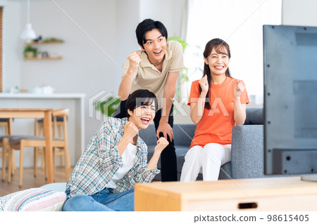 Friends men and women share house lifestyle living room 98615405