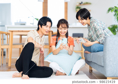Friends men and women share house lifestyle living room Friends men and women share house lifestyle living room 98615419