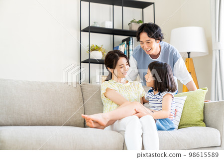 new life of a young family 98615589
