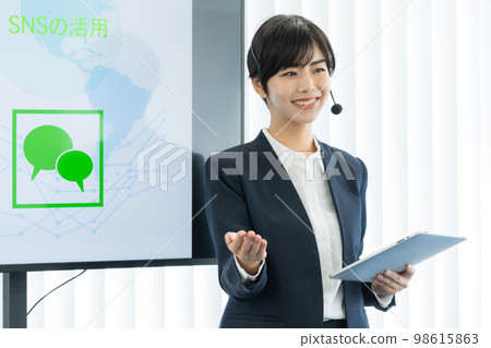 Female lecturer talking in front of the monitor Business seminar Female lecturer talking in front of the monitor Business seminar 98615863