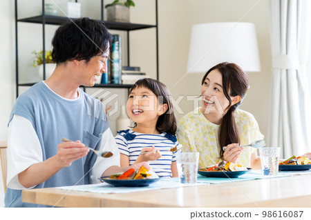 A young family eating 98616087