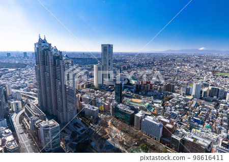 “東京”富士山和東京的城市景觀,從新宿眺望 “東京”富士山和東京的城市景觀,從新宿眺望 98616411