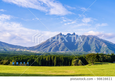 月磨公園（阿蘇郡高森町）的阿蘇山（貓岳和高岳） 98616611