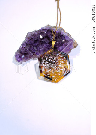 龜甲吊墜和紫水晶簇雜貨 98616835