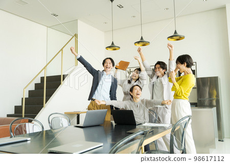 happy business people happy business people 98617112