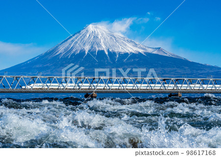 Shinkansen crossing the torrent Fuji River and Mt.Fuji 98617168