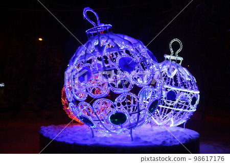 New year decorations on the streets of the city 98617176