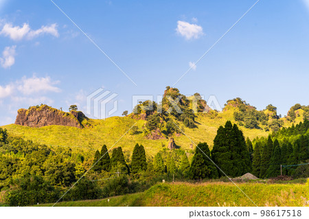 Rakudayama Tsukimawari Park area Rakudayama seen from Route 265 (Takamori-cho, Aso-gun) 98617518