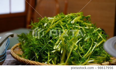 A heaping pile of chrysanthemum greens 98617956