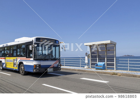 Nanetsu Bus Stop Overlooking Gunkanjima [Nagashicho, Nagasaki City, Nagasaki Prefecture] 98618803