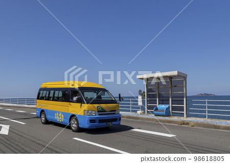 Nanetsu Bus Stop Overlooking Gunkanjima [Nagashicho, Nagasaki City, Nagasaki Prefecture] 98618805