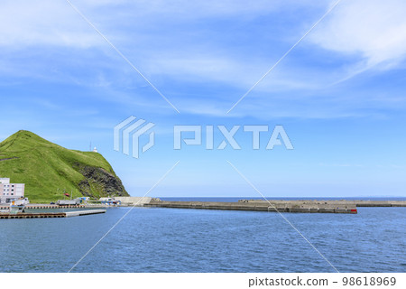 Rishiri Island, Oshidomari mountain, town and port 98618969