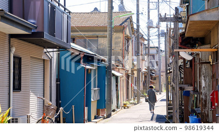 Back alley in downtown Tokyo in the early afternoon [Sumida Ward, Tokyo] 98619344