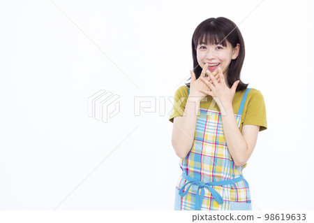 笑著驚訝的三十多歲的家庭主婦 98619633