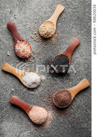 Spoons with assorted speciality salt 98620038