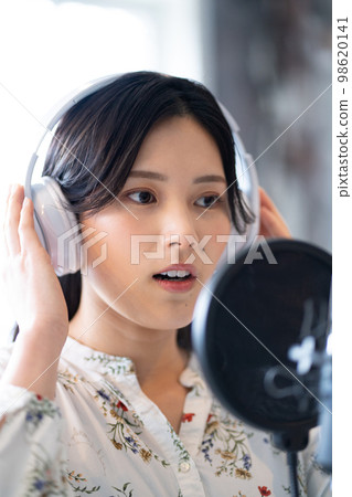 年輕女性肖像（聲樂、旁白） 98620141