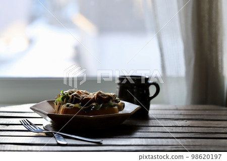 Minced meat cutlet and vegetable open sandwich with coffee and bread topping Minced meat cutlet and vegetable open sandwich with coffee and bread topping 98620197