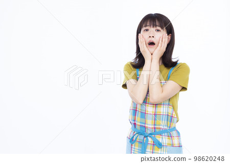 一位 30 多歲的家庭主婦，她感到非常驚訝 98620248