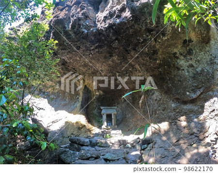 Rock wall and shrine on Mt. Shijiki trail 98622170