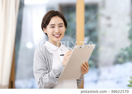 年輕女護士，家訪護理，家庭護理 98622570