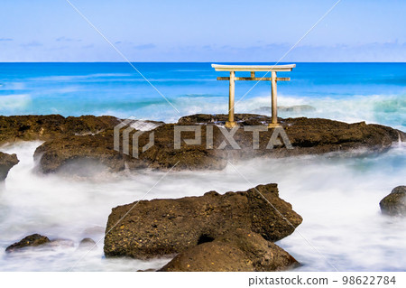 Kamiiso torii at Oarai Isosaki Shrine in Ibaraki Prefecture 98622784