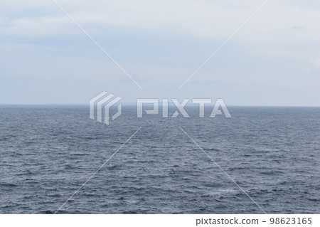 從邊戶岬看到的與論島 從邊戶岬看到的與論島 98623165
