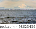 Horizon and Mt.Fuji with a hazy snowcap 98623439