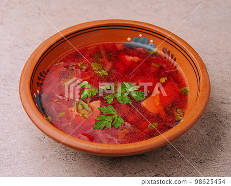 Ukrainian red borscht soup in a rustic bowl 98625454