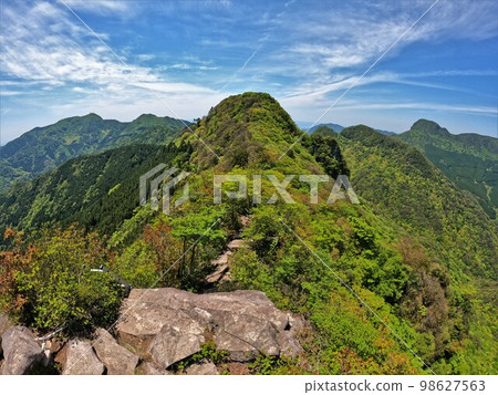 多良岳、鏡岳、五葛原山的山脊線 98627563