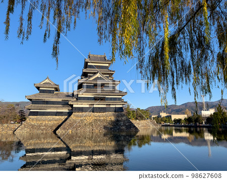 秋天天空下的國寶松本城 秋天天空下的國寶松本城 98627608