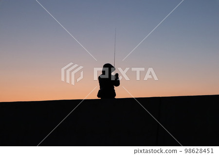 sea fishing fishing girl silhouette 98628451