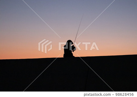 Fishing sea fishing fishing girl silhouette Fishing sea fishing fishing girl silhouette 98628456