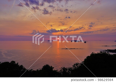 The sun setting over the sea from Roadside Station Yuhigaoka Sotome 98629564