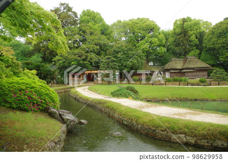 Okayama Korakuen garden in May rain horizontal position Okayama Korakuen garden in May rain horizontal position 98629958