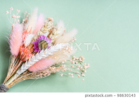 bouquet of dried flowers and spikelets on green 98630143
