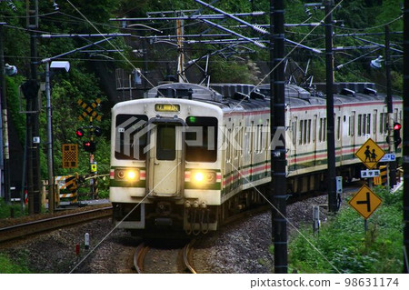 火腿三明治火車♪在信越線上努力奔跑... 107系列火車 98631174