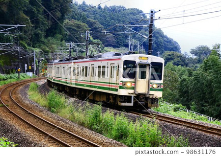 火腿三明治火車♪在信越線上努力奔跑... 107系列火車 98631176