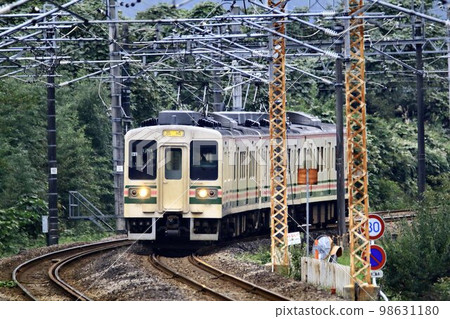 火腿三明治火車♪在信越線上努力奔跑... 107系列火車 98631180