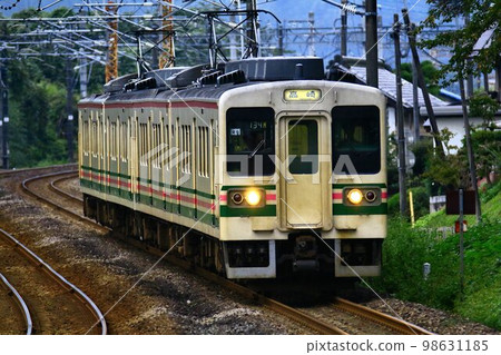 火腿三明治火車♪在信越線上努力奔跑... 107系列火車 98631185