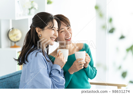 微笑的婦女 98631274