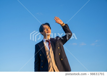 制服、藍天、天空、戶外、河床、韓國、開衫、校服的高中男生肖像 制服、藍天、天空、戶外、河床、韓國、開衫、校服的高中男生肖像 98631701